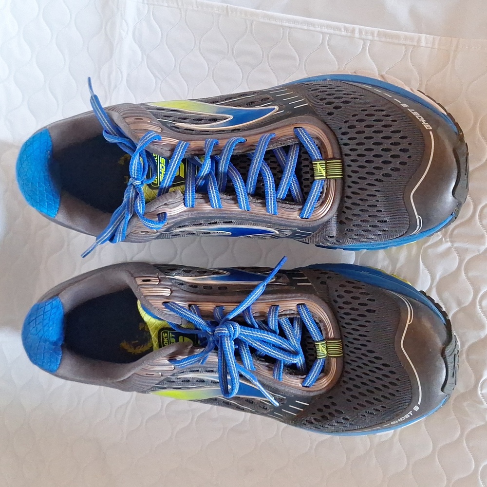 Books Ghost Men Sneakers Size 101/2